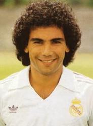 Hugo Sanchez.jpg - HUGO SÁNCHEZ Delantero del futbol, comenzó su carrera en las filas del UNAM y se dió a conocer en España, primero jugando para el Atlético de Madrid y luego,  al ser ''pentapichici'', jugando para el Real Madrid. Fue entrenador de la Selección Mexicana de Fútbol y ahora dirige al equipo Almería en la primera división española 